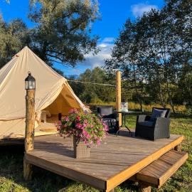 Lux Glamping, Lammas, hotell i Halliste