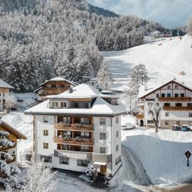 Piccolo Hotel Claudia No Pets, отель в Сан-Виджилио-ди-Мареббе