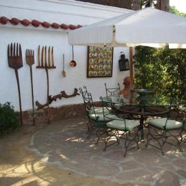 Enjoy your holidays 300m to the Mediterranean sea at Villa DIVALI, Hotel in Castelldefels
