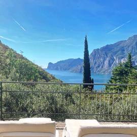 ViewLake Apartment, hótel í Torbole