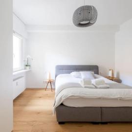 Wonderful Two Bedroom Apartment at Limpertsberg with Parking, near Tram,盧森堡的飯店