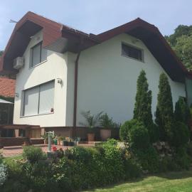 Apartma Sonček - House in the vineyard, hotelli kohteessa Puconci