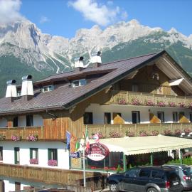 HOTEL DOLOMITI di De Martin D Oscar, hotel a Comèlico Superiore