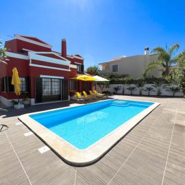 Sunshine Villa with Heated Pool, hotel a Faro