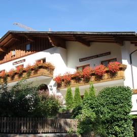 Aparthotel Garni Haus Hubertus, hotel a Malles Venosta
