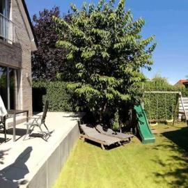 Im Bademantel an den Strand - mit Terrasse