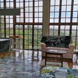 Windygates Estate Rustic Window Cottage, hotel em Thornhill