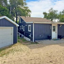 Wasaga Beach 1 - Walk to Main Beach - Riverfront - Sleeps 10 - 95 Mosley St