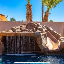Beach Happy-Lake Close-Private Waterpark Oasis -sleeps 14, hotel in Lake Havasu City