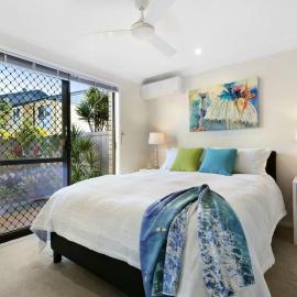 Tropical Suite PRIVATE CENTRAL BUDDINA STYLE by Custom Bnb Hosting, hotel v destinaci Buddina