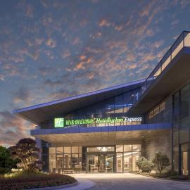 Holiday Inn Express Tengchong Hot-Spring by IHG, hotelli kohteessa Tengchong