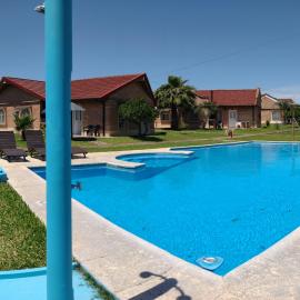 Hotel de Campo con Piscina y Cabañas- Ideal Relax en Concordia, hotell i Concordia