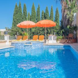 Central villa flatlet with pool - free parking and WiFi, hotell sihtkohas Lija