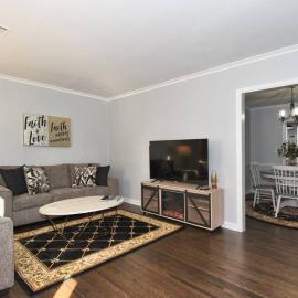 BLUE FLAMINGO'S CHARMING HOME-Heart of Tulsa2- Cherry St-Expo-11th, hotel in Tulsa