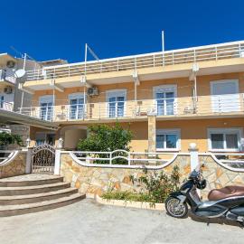 Apartments with parking space Gradac, Makarska - 5198, hotel in Gradac