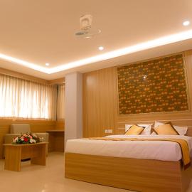 Hotel Emirates, hôtel à Kānnangād