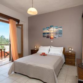 Sunset and Sunrise Apartments "Goulakia" by Corfuescapes، فندق في Karousádes