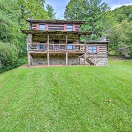 'Turkey Hollow Cabin' w/ Stunning Open Views!, hotel a Clyde