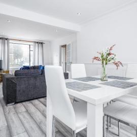 Bright and spacious home with free parking and garden