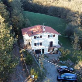 Tolasudolsa Rooms, Breakfast & Mountain Bike, hotel in Compiano