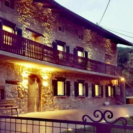 Caissa - an old country lady in a new modern dress, hotel v destinaci Deskle