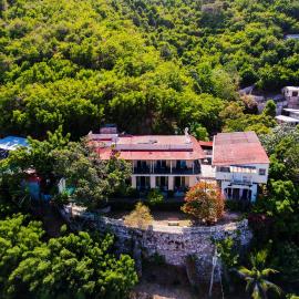 Habitation Des Lauriers โรงแรมในแคป-ไฮเซียน