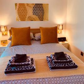 SHINE CHALET - UNIQUE & COMFORTABLE ACCOMMODATION, hotel din Redruth