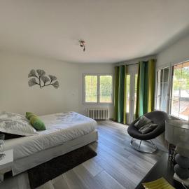 Chambre privée Chiberta – hotel w mieście Chanas