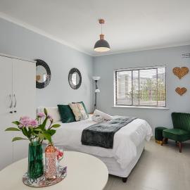 Sea Breeze Apartments, hotelli Bloubergstrandissa