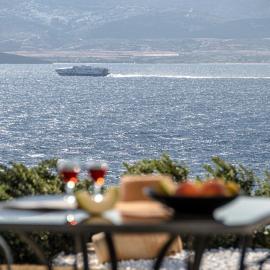 Dionysus House and Ariadne Apartment، فندق في ستيليدا