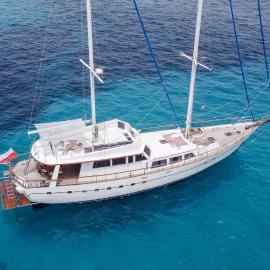 Spacious 5-Cabin Yacht Hotel in the Heart of Barcelona, hotel di Barcelona