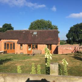Coach House at Oaks Barn Farm Alcester with optional hire Salt water hot tub