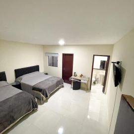 España Suites Hotel، فندق في سيوداد ديل إستي