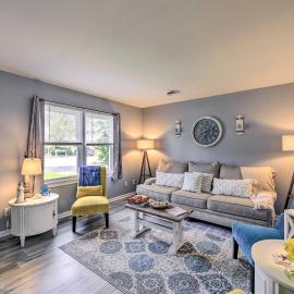 Swansboro Coastal Home < 3 Mi to State Park!，斯旺斯伯勒的飯店