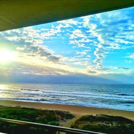 Beachside 3 bed apartment with stunning seaviews
