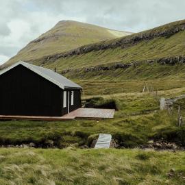 Authentic Cabin - Unique location - In nature - 2BR, hotelli kohteessa Hellur