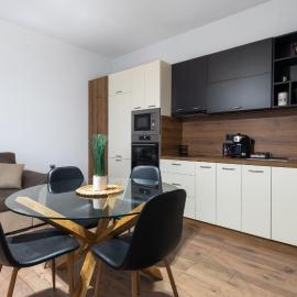 Modern 2BD 2BA Designer Apartment - Prime Location by Flat Mаnager