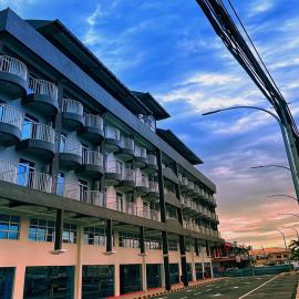 Wing Tat Grand Hotel, hotel em Semporna