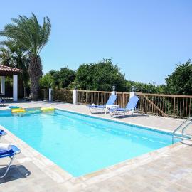 VILLA LAMBRIANA, hotel a Peyia