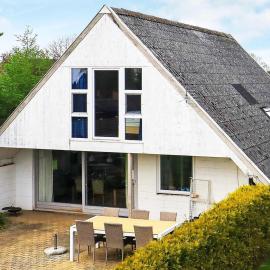 5 person holiday home in Otterup โรงแรมในOtterup