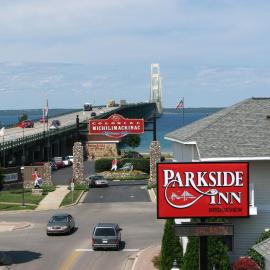 Parkside Inn Bridgeview，麥基諾城的飯店