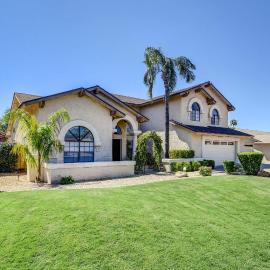 Poolside Backyard Oasis! Scottsdale Family Retreat