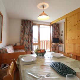Appartement cosy 4 pers au pied des pistes avec wifi, balcon et casier à ski - FR-1-508-18, hotel em Termignon