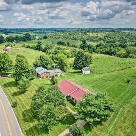 Charming Williamstown Retreat w/ Private Yard, hotel in Williamstown