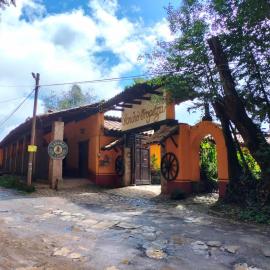 Cabañas y habitaciones Los Cedros, khách sạn ở Zacatlán