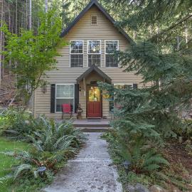 Elk Crossing Cozy Cabin at Crystal Mountain home, hotell i Greenwater