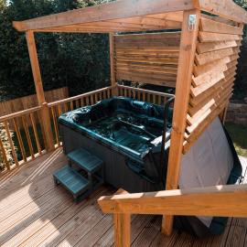 Modern Bungalow, Hot Tub, Work & Family Stays, Hotel in Wouldham