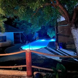 Lunar Dive Resort: Bamboo Villas, hotell i Kubu