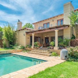 Tuscany Hauss 3 Bedroom Villa, hotel in Somerset West