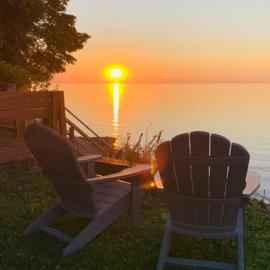 Lakefront Cottage w/ Private Beach- Niagara, hotel v destinaci Ransomville